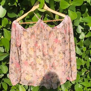 Floral Blouse w Beautiful Neckline
